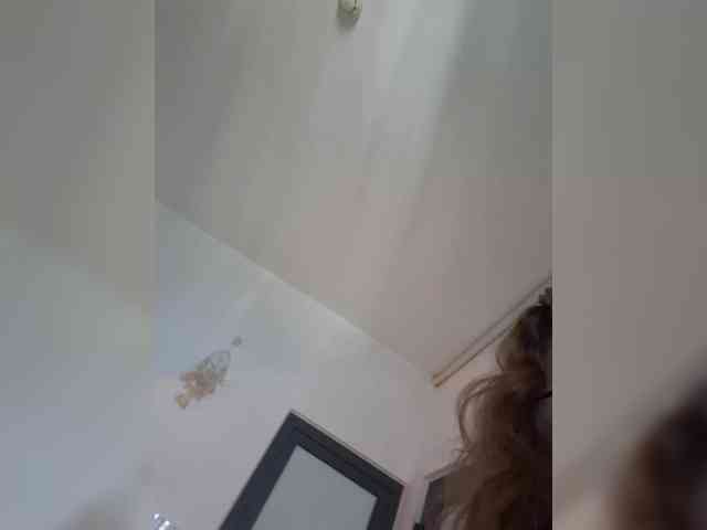 LittleDelora webcam