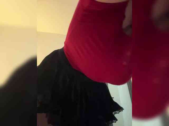 LittleDelora webcam