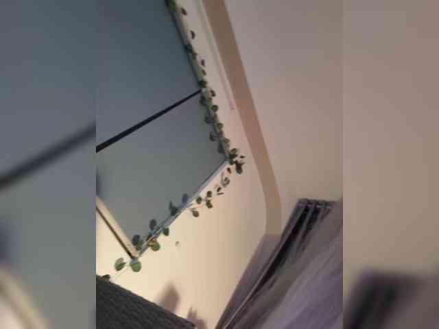 live voyeur webcam LittleDelora