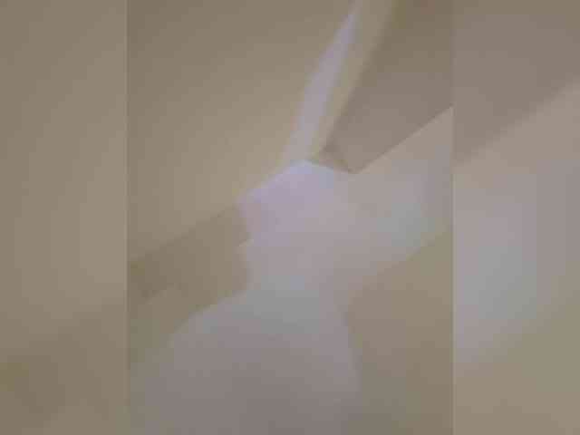 LittleDelora webcam