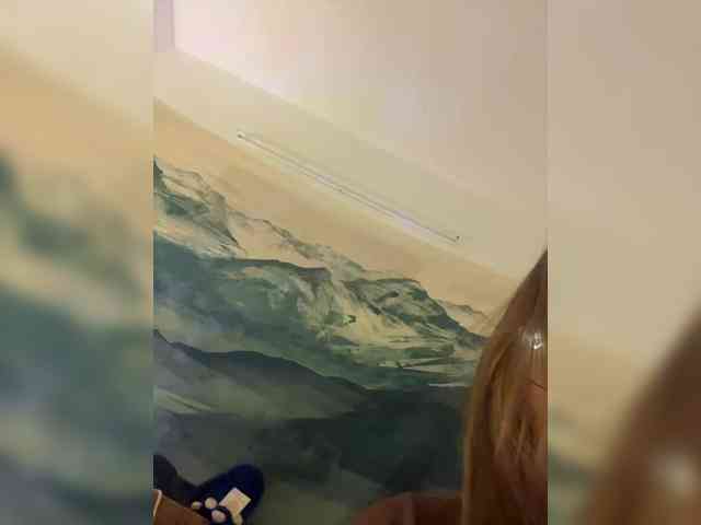 LittleDelora webcam