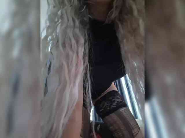 LittleDelora webcam