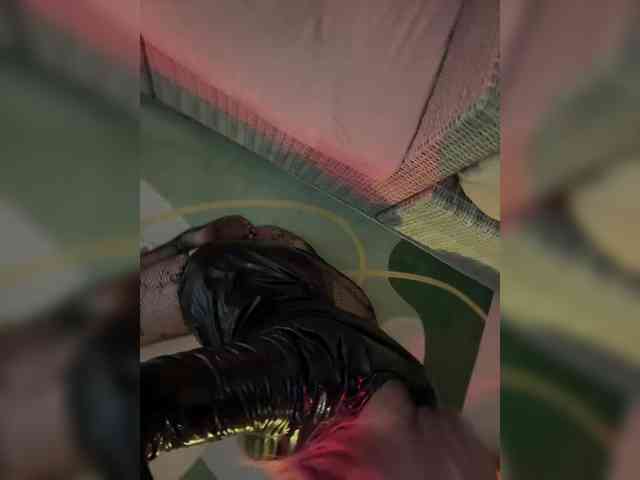 LittleDelora Live Webcam on BongaCams