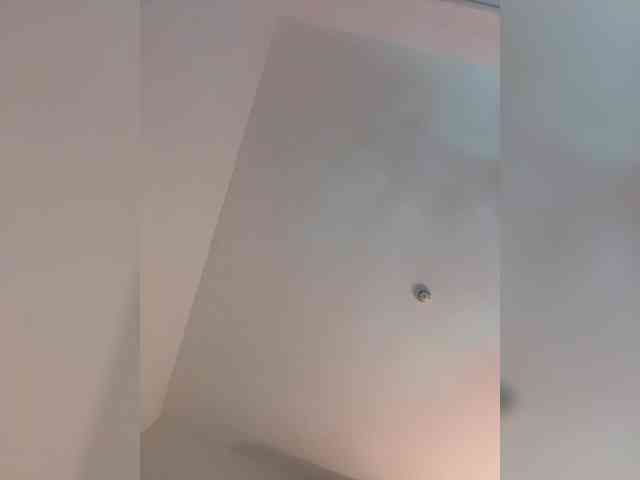 LittleDelora webcam