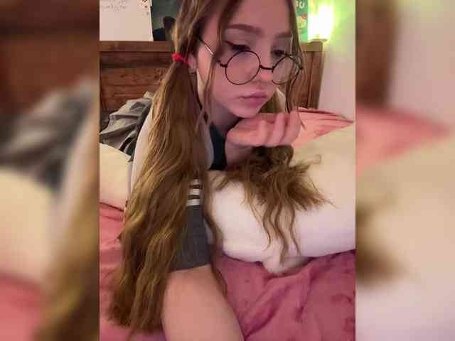 LittleDelora Live Webcam on BongaCams