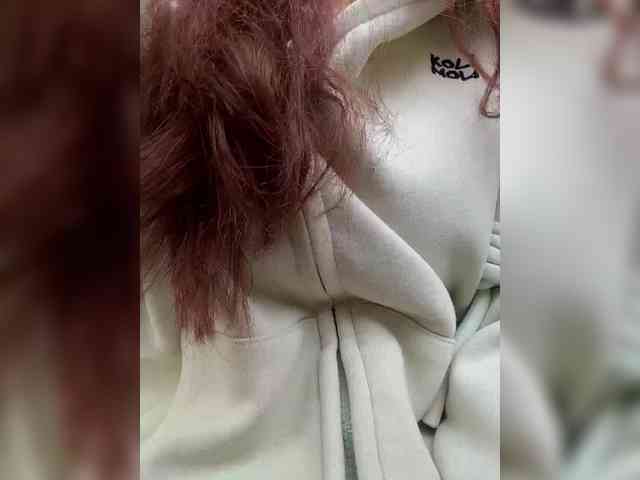 LittleDelora Live Webcam on BongaCams