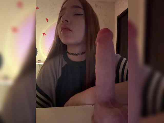 LittleDelora Live Webcam on BongaCams