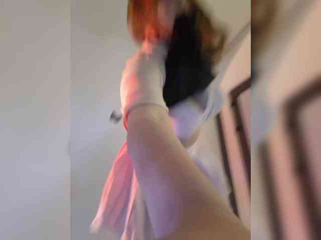LittleDelora webcam