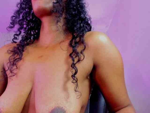 Ellie-Alves Ellie-Alves