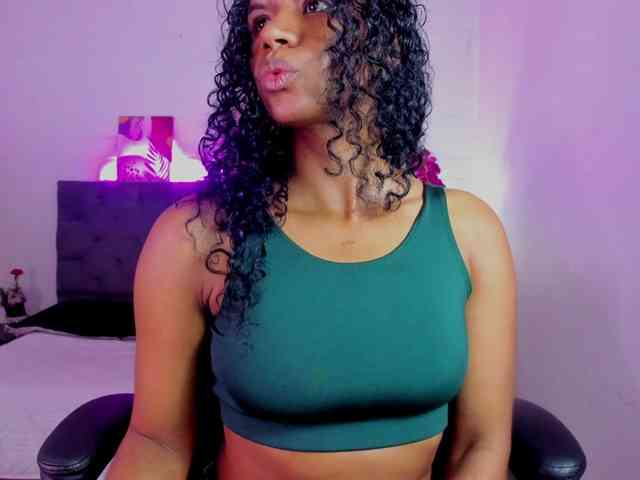 Ellie-Alves Ellie-Alves