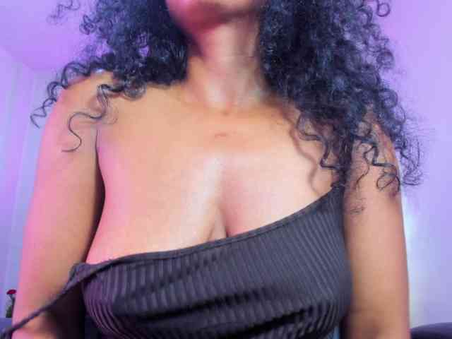 Ellie-Alves Ellie-Alves