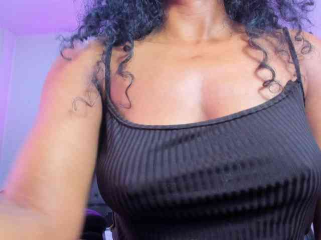 Ellie-Alves Ellie-Alves