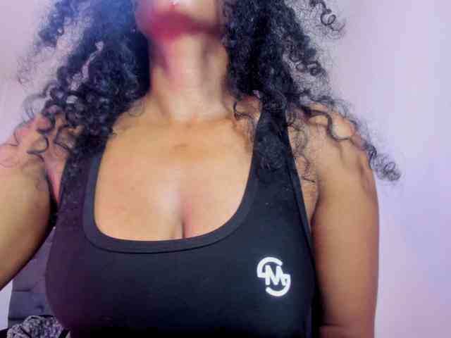 Ellie-Alves Ellie-Alves