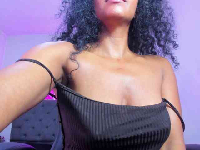 Ellie-Alves Ellie-Alves