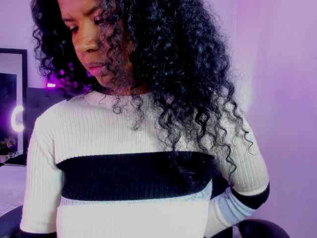 Ellie-Alves Ellie-Alves