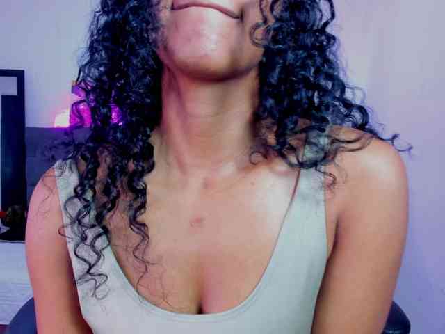 Ellie-Alves Ellie-Alves