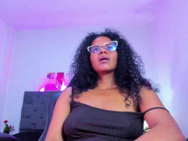 Ellie-Alves Ellie-Alves