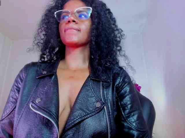 Ellie-Alves Ellie-Alves