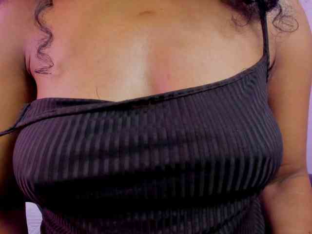 Ellie-Alves Ellie-Alves