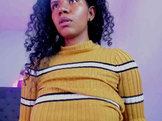 Ellie-Alves Ellie-Alves