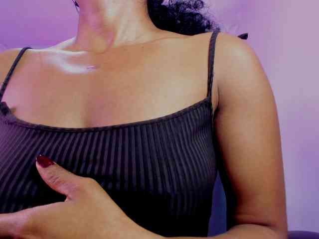 Ellie-Alves Ellie-Alves