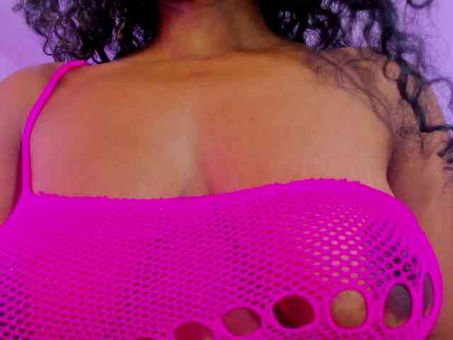 Ellie-Alves Ellie-Alves