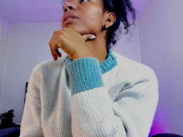 Ellie-Alves Ellie-Alves