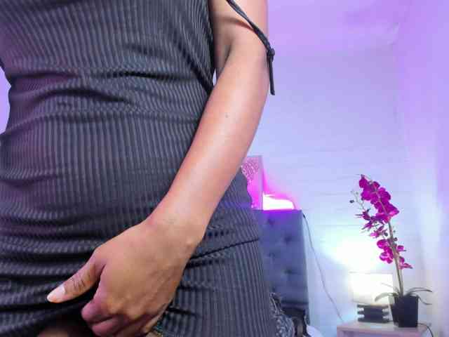 Ellie-Alves Ellie-Alves