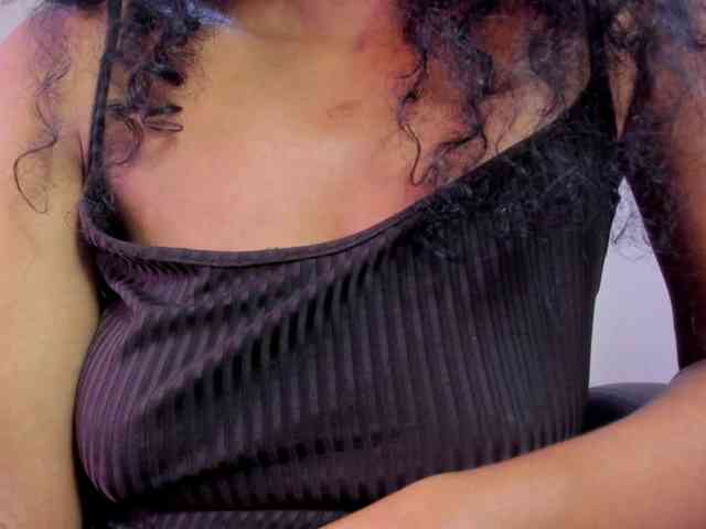 Ellie-Alves Ellie-Alves