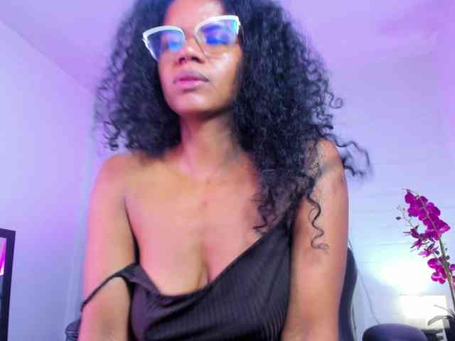 Ellie-Alves Ellie-Alves