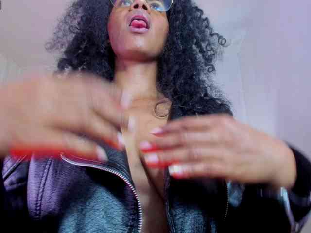 Ellie-Alves Ellie-Alves