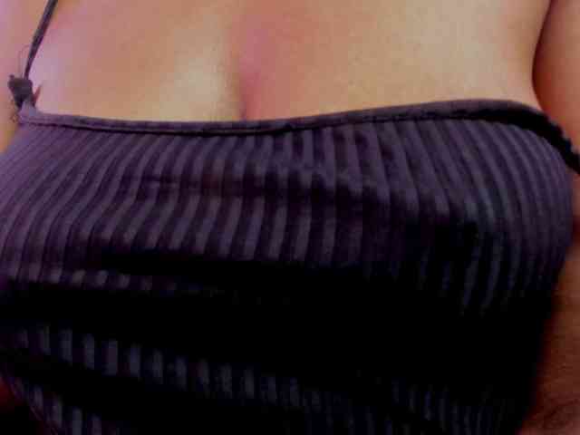 Ellie-Alves Ellie-Alves