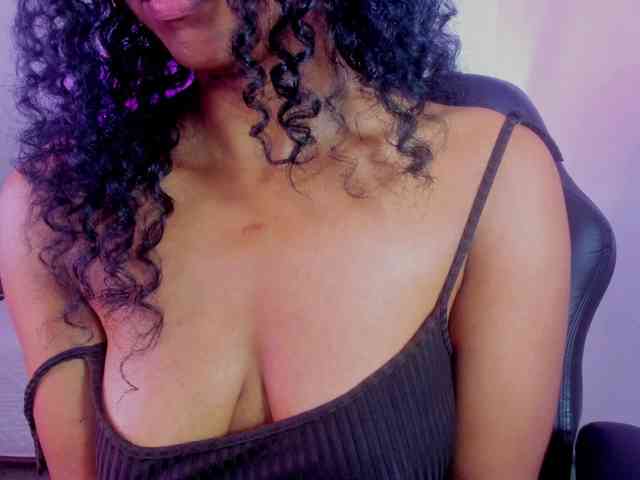 Ellie-Alves Ellie-Alves