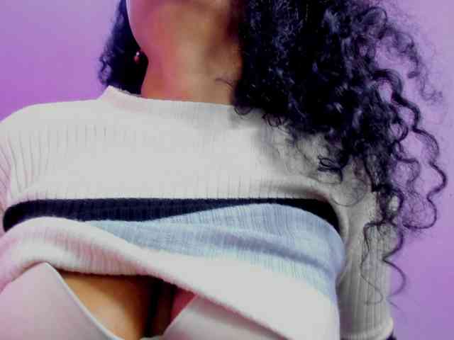 Ellie-Alves Ellie-Alves