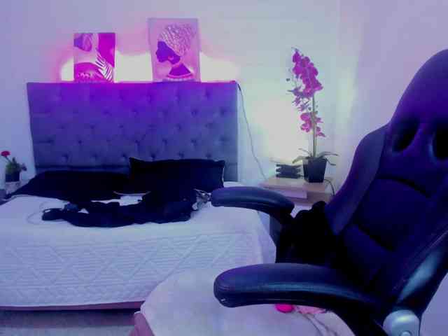 Ellie-Alves Ellie-Alves