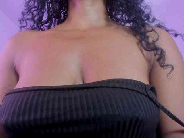 Ellie-Alves Ellie-Alves