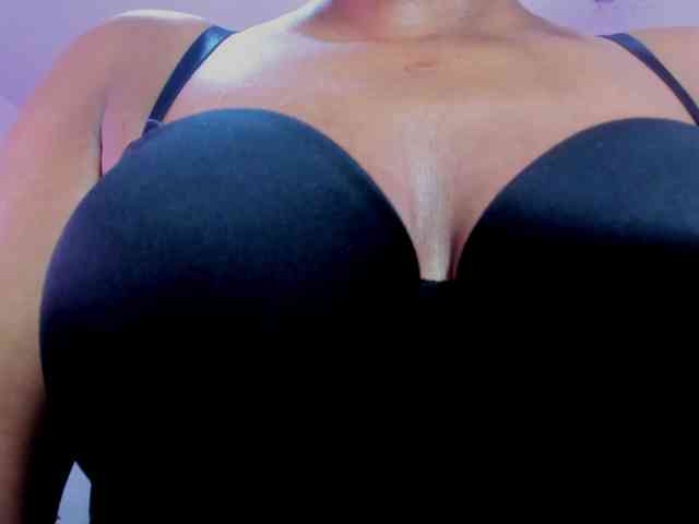 Ellie-Alves Ellie-Alves