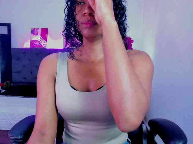 Ellie-Alves Ellie-Alves