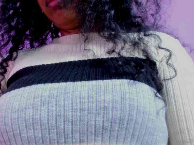 Ellie-Alves Ellie-Alves