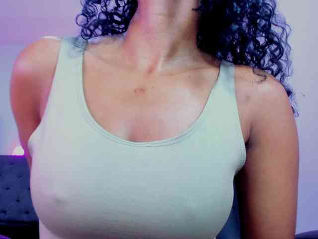 Ellie-Alves Ellie-Alves