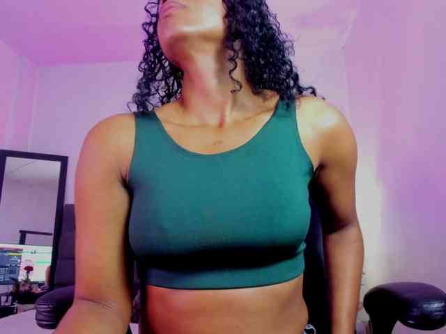 Ellie-Alves Ellie-Alves