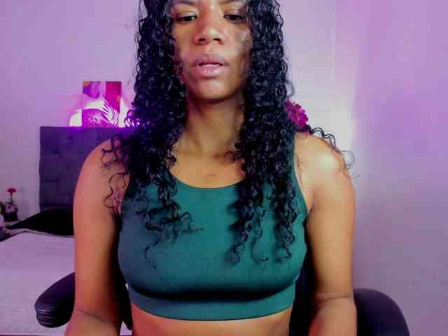 Ellie-Alves Ellie-Alves