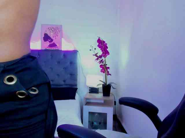 Ellie-Alves Ellie-Alves