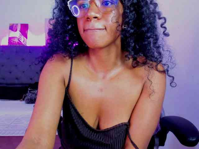 Ellie-Alves Ellie-Alves