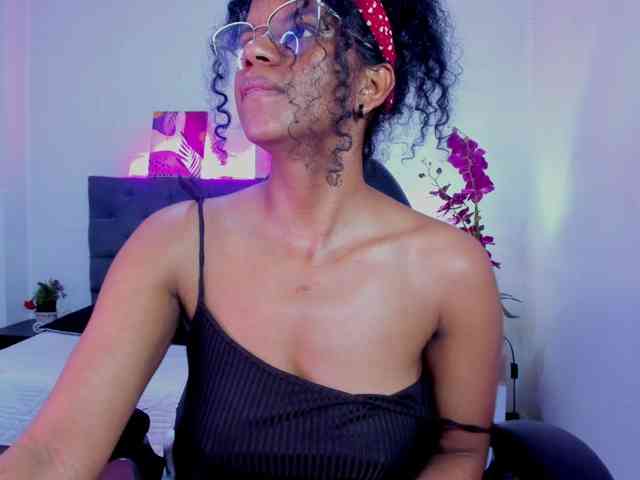 Ellie-Alves Ellie-Alves