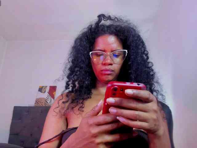 Ellie-Alves Ellie-Alves