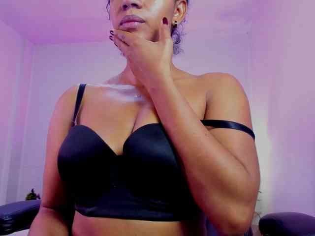 Ellie-Alves Ellie-Alves