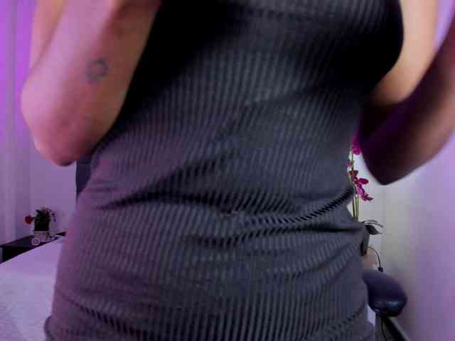 Ellie-Alves Ellie-Alves