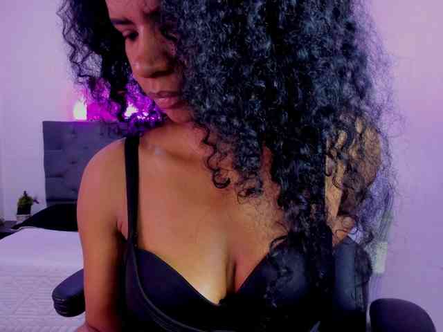 Ellie-Alves Ellie-Alves