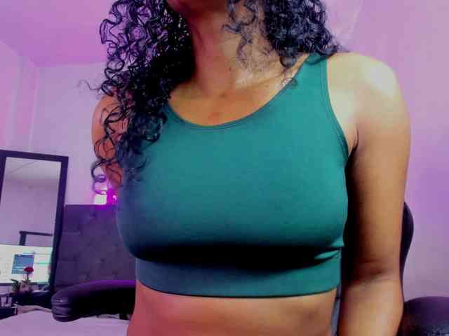 Ellie-Alves Ellie-Alves